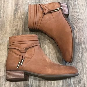 Aerosoles 9M West River DK Tan Nubuck 708 Booties